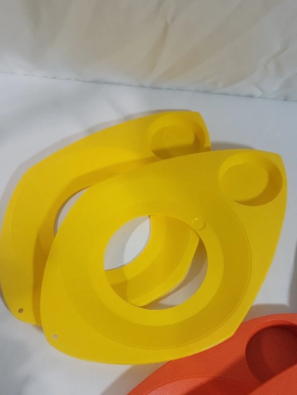 vintage Wilpak No. 1000 plastic paper plate and cup holders.